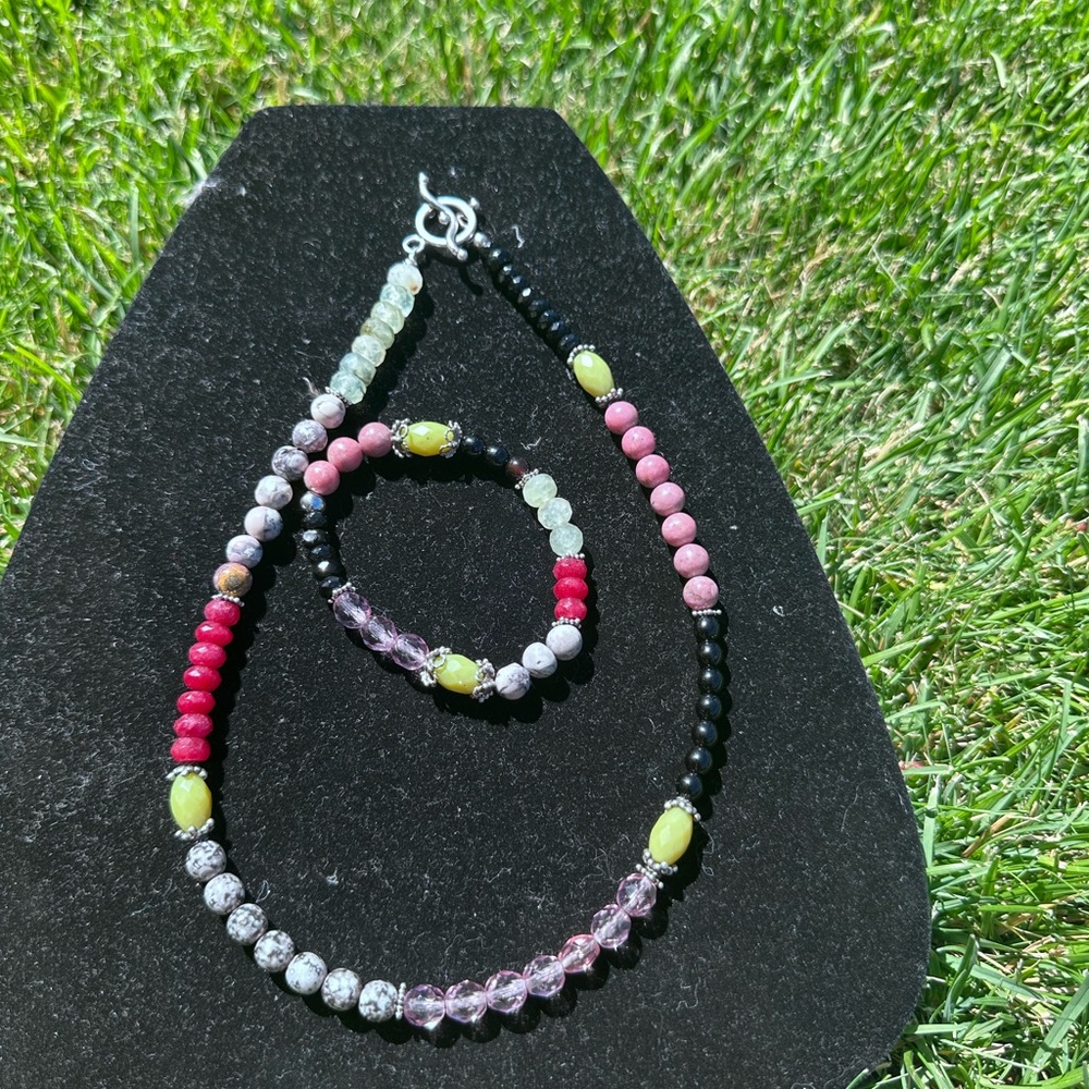 Elegant Multicolor Beaded Necklace and Bracelet Set